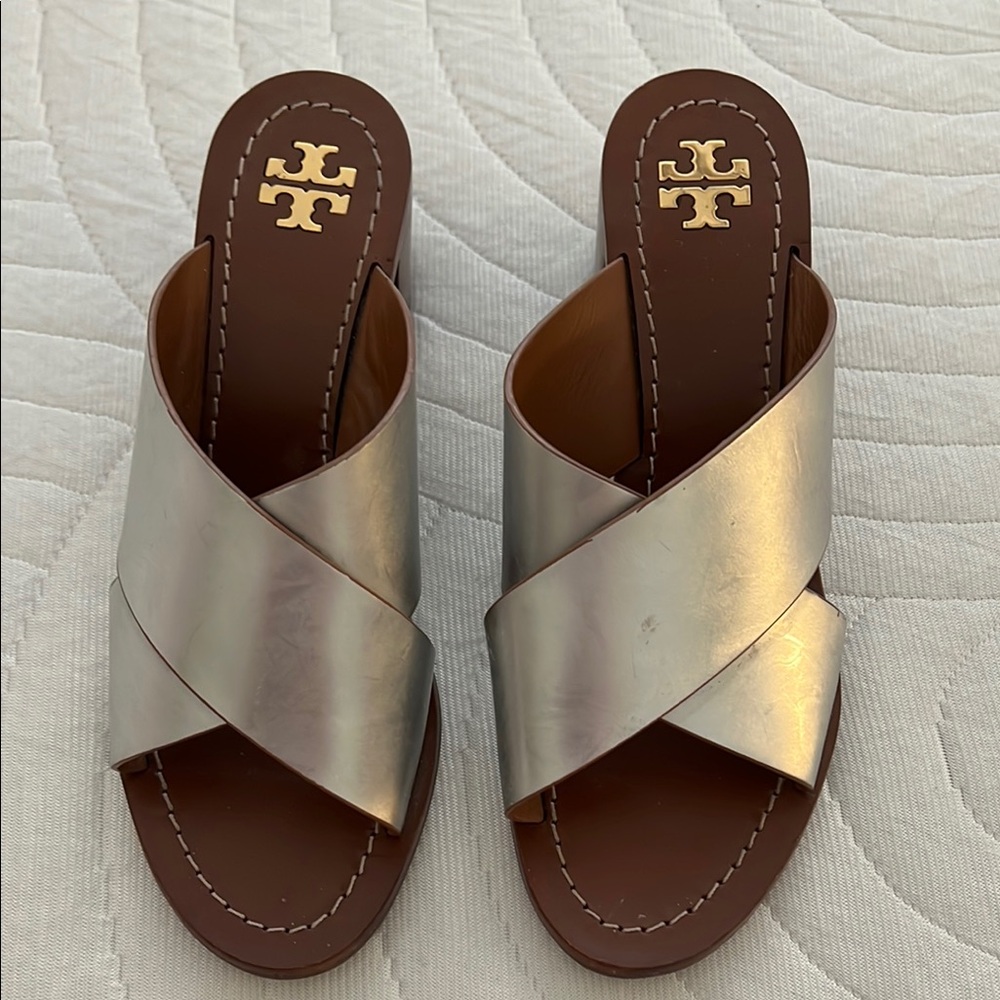 Tory Burch Silver and Brown Sandals with Cross-Strap Design